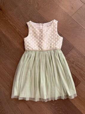 Girls Sweet Heart Rose green dress. Size:5. Gently Used.